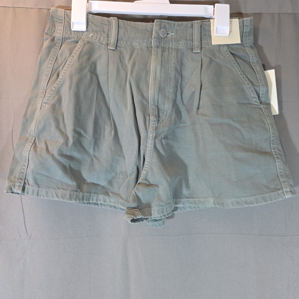 Universal Thread High Rise Pleated Shorts Size 8 Slim Hip And Leg - New
